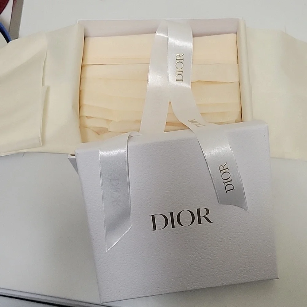DIOR BOX, Tissue, Ribbon - Picture 3 of 3